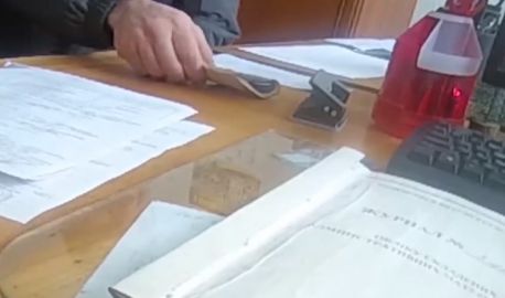 На Сумщині п&rsquo;яний водій приніс у поліцію 5 тисяч &laquo;відступних&raquo;