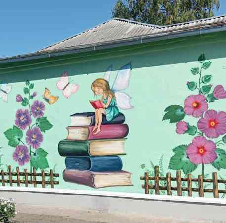 У Бурині юні художники розмалювали фасад бібліотеки