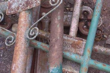 На Сумщині поліція направила на розгляд суду дві справи щодо наруги над могилами