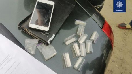 На в&rsquo;їзді в Суми патрульні виявили у чоловіка амфетамін