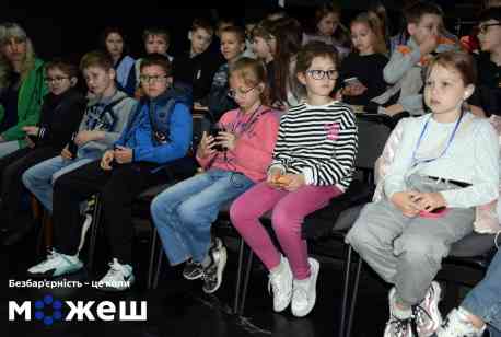 У Сумському театрі ім. Щепкіна адаптували 10 вистав для людей із порушенням зору