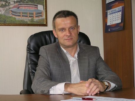 Загибель немовляти в ліфті: підозрюваний директор Департаменту Сум переписав квартиру на доньку