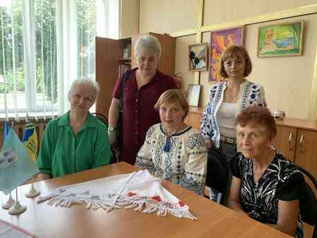 У Сумах рідні військовополонених і зниклих безвісти вишивають &laquo;Рушник надії&raquo;