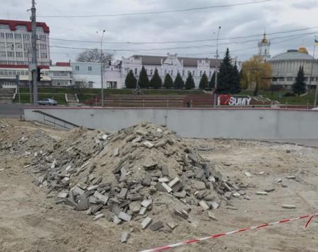 У Сумах біля міського парку поміняють плитку за 1,4 мільйони