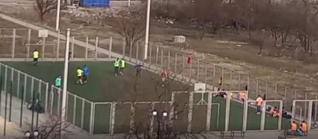 У Сумах попри заборону виходити на вулицю грали у футбол