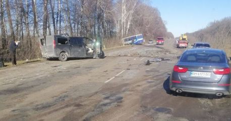 Під Сумами зіткнулися автобус і мікроавтобус: троє загиблих
