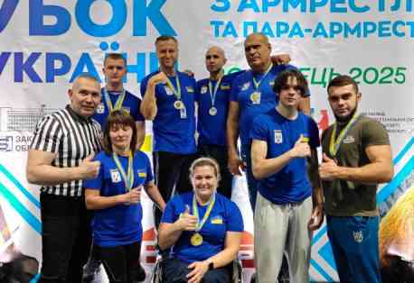 Сумські пара-армрестлери здобули 12 медалей на Кубку України