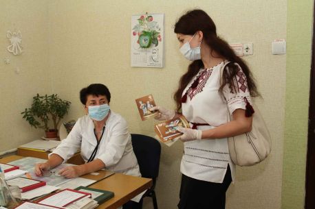 Сумським медикам роздали безкоштовні запрошення у музей