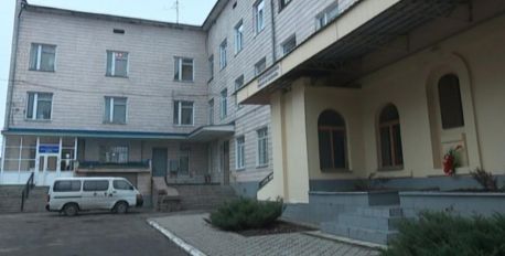 Аванс працівникам Сумської інфекційноі лікарні затримують через відсутність ліцензії