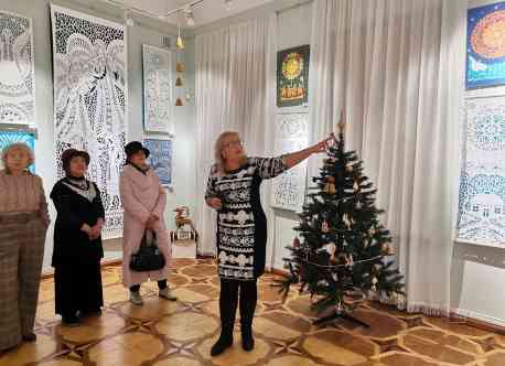 У Сумському художньому музеї презентували різдвяно-новорічну виставку