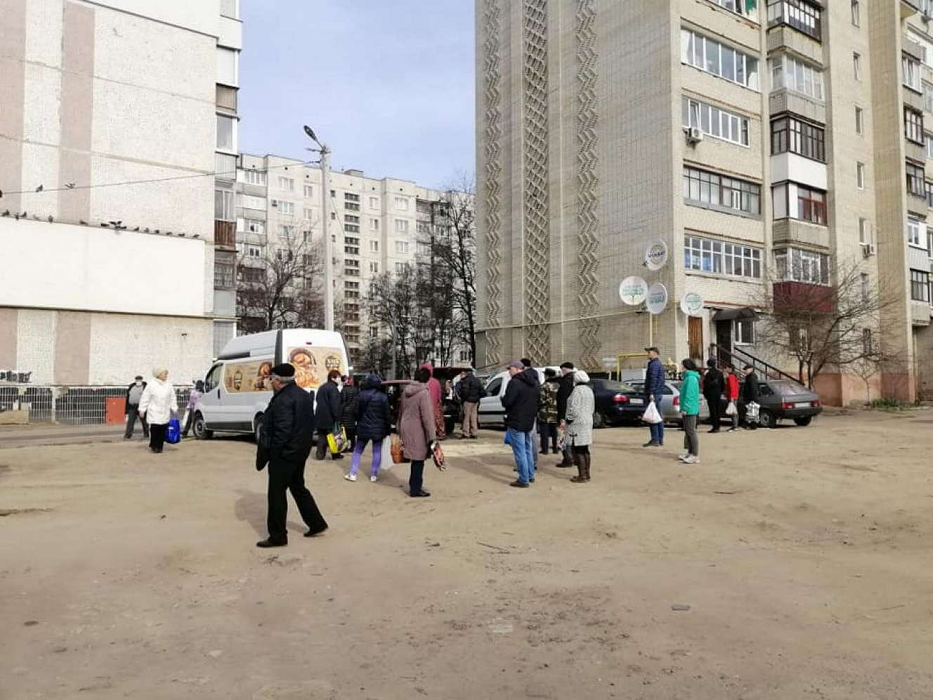 У Сумах продовжують працювати міні-базарчики