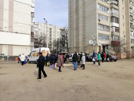 У Сумах продовжують працювати міні-базарчики