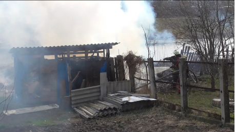 У Сумах спалювання сміття спричинило пожежу