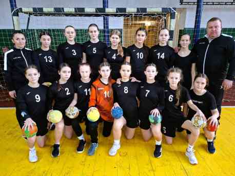 Юні гандболістки з Конотопа лідирують у чемпіонаті України