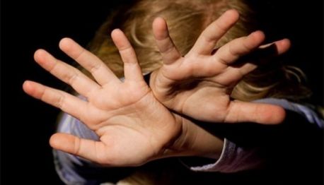 На Сумщині п&rsquo;яна ювілярка побила власну 6-річну доньку: поліція завела кримінальну справу